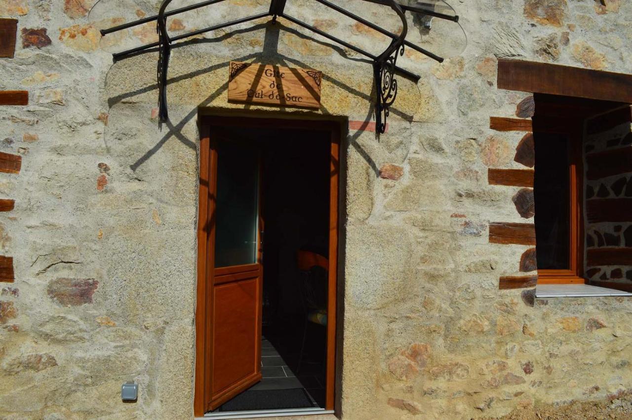 Domaine Des Terres Du Milieu / Gite De Cul De Sac Chateldon Exterior photo